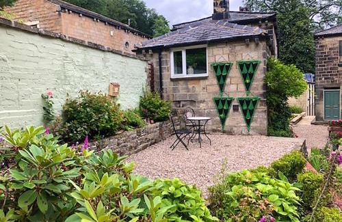 Todmorden House | Ewood Cottage *NEW* Exquisite Country Cottage