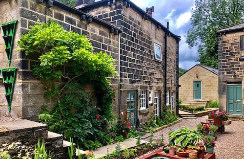 Todmorden House | Ewood Cottage *NEW* Exquisite Country Cottage