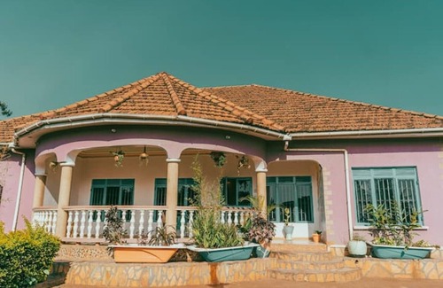 Jinja House | Ewuwo Sanctuary Guesthouse Jinja Villas