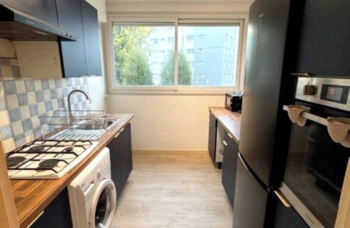 Cholet Apartment | Excalibur: 4 Bedrooms - Puy du fou - near train station