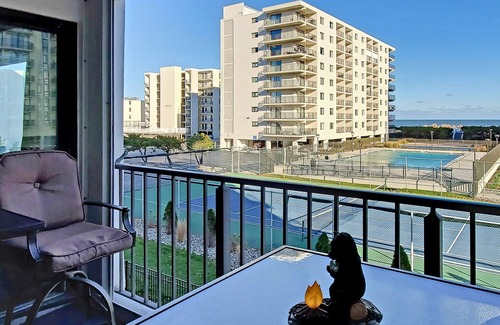 North Ocean City Condo | Excalibur Condo w/ Partial Ocean View, Balcony, WiFi, Laundry & Shared Pool