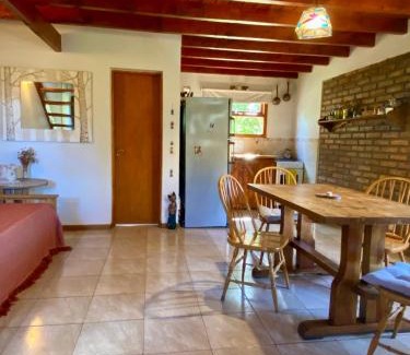 Dina Huapi House | Excelente Alojamiento a metros del Lago, Buenos Augurios