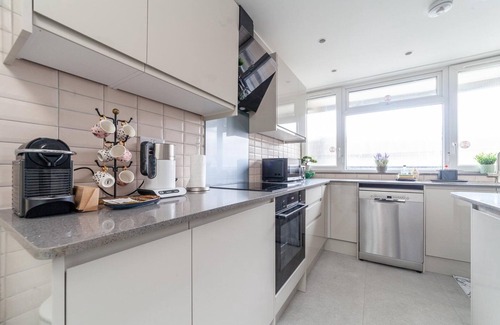 Elephant and Castle Apartment | Excellent 3-Bed Flat In Elephant & Castle