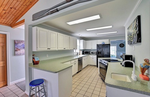 Fenwick Island House | Excellent 4 bedroom Beach House in Fenwick Island, walking distance to the Beach! Wifi available!