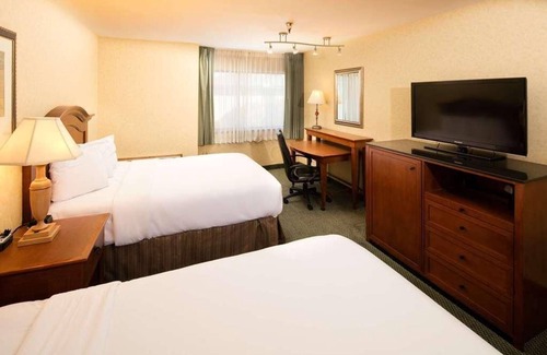 Wenatchee Resort | Excellent Choice! 4 Spacious Units for Groups, Outdoor Pool, Free Parking!