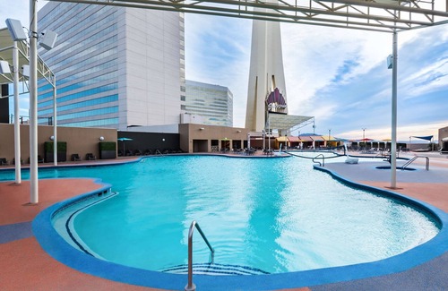 Gateway District Hotel | Excellent Choice! With Pool, Onsite Parking, Short Drive to Mob Museum