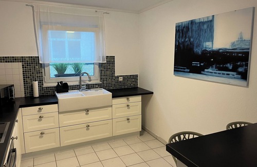 Riehl Apartment | Excellent connections to the trade fair, cathedral and old town by public transport, yet in a very quiet location