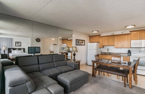 Waikiki Condo | Excellent Diamond Head View Condo - Remodeled, Free Parking!