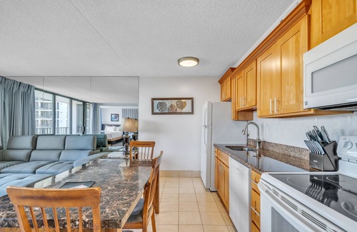 Waikiki Condo | Excellent Diamond Head View Condo - Remodeled, Free Parking!