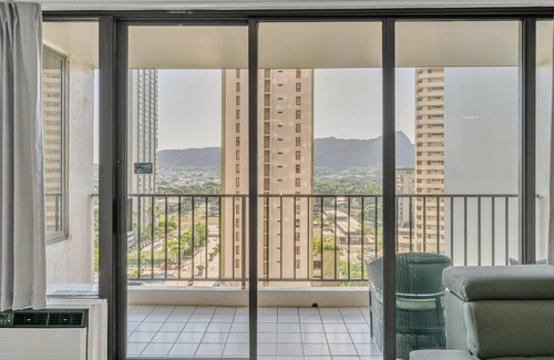 Waikiki Condo | Excellent Diamond Head View Condo - Remodeled, Free Parking!