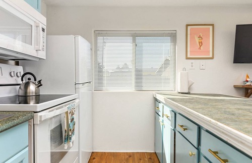 Rockaway Beach Condo | Excellent Location, *Pet Friendly*, 2 Blocks From Beach, Kitchen, WiFi, Community BBQ, Unit Seven
