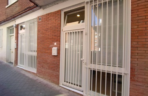 Ciudad Lineal Apartment | Excellent Location, 200 meters from El Carmen Metro, next to Las Ventas market