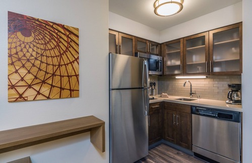 Midtown Anchorage Apartment | Excellent Mid-Town Location | Free Daily Breakfast, Pool & Hot Tub Access