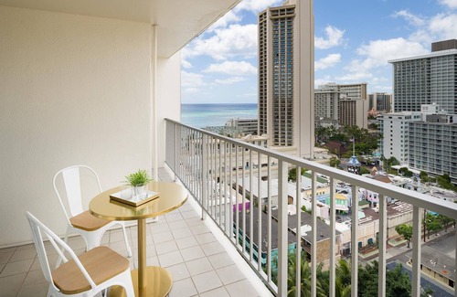 Waikiki Condo | Excellent Ocean View, Fully Renovated 1 Bedroom at Pacific Monarch #1806
