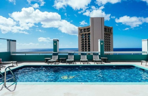 Waikiki Condo | Excellent Ocean View, Fully Renovated 1 Bedroom at Pacific Monarch #1806