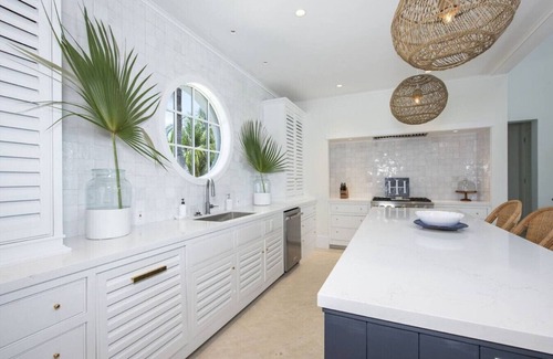 North Palmetto Point Villa | Exceptional 4BR Villa on Beach w/Pool & Generator