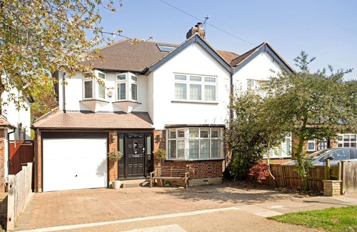 Coombe Vale House | Exceptional 5 Bed House in London Borough of Kingston