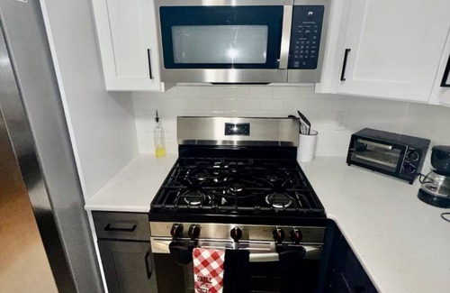 Irvington Apartment | Exceptional 3 Bedroom retreat with Parking close to EWR, NYC that sleeps up to 8