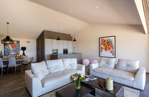 Ollioules House | Exceptional air-conditioned house, swimming pool in Ollioules, Var, near Sanary-sur-Mer.