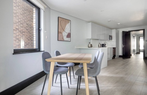 Whitechapel Apartment | Exceptional Aldgate/Whitechapel 2BR w/Garden, nr Station, by Blueground
