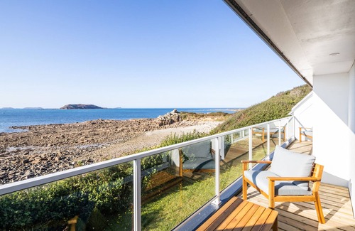 Trelevern Apartment | Exceptional apartment, "pieds dans l'eau"!