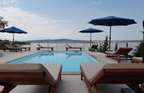 Starigrad Apartment | Exceptional apartment with infinity pool and a private beach in beachfront villa