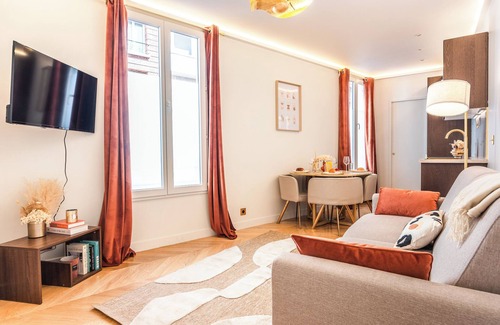Pere Lachaise Apartment | Exceptional apartment with Jacuzzi & well-being in the heart of Paris Metro