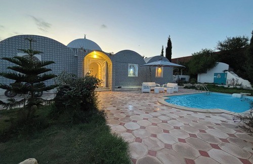 Tantana House | Exceptional Arabo-Andalusian-style house with beachfront pool.