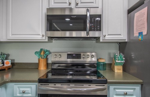 Orange Beach East Condo | Exceptional condo directly on beach with pool