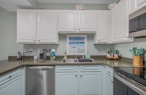 Orange Beach East Condo | Exceptional condo directly on beach with pool