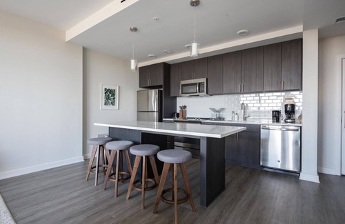 McLean Apartment | Exceptional Fairfax 1BR w/Gym & BBQ Grills, nr Theater, by Blueground