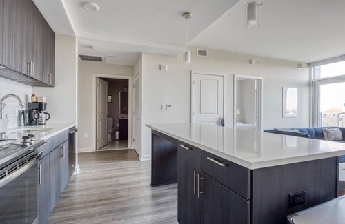 McLean Apartment | Exceptional Fairfax 1BR w/Gym & BBQ Grills, nr Theater, by Blueground