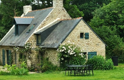 Arradon House | Exceptional house with view and direct access to the sea, nestled in a quiet wooded park