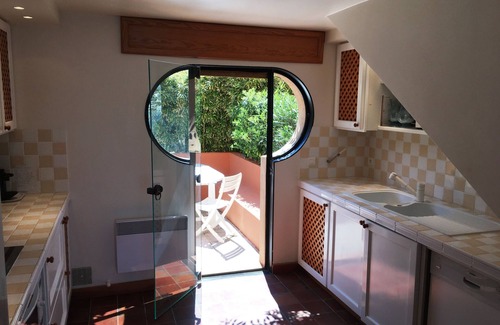 Porquerolles House | Exceptional location on the port of Porquerolles 20 m from the water .