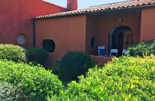 Porquerolles House | Exceptional location on the port of Porquerolles 20 m from the water .