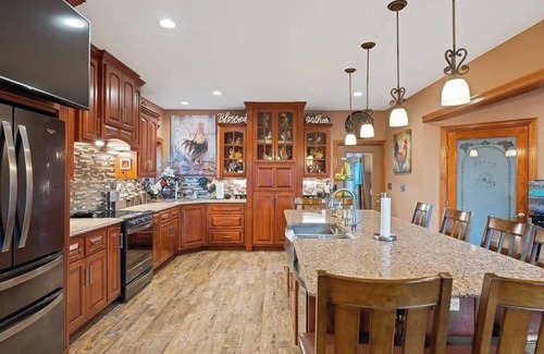 Massanutten House | Exceptional Massanutten Lodge-Magazine Worthy Backyard Oasis-Hot Tub-Decks-Views!