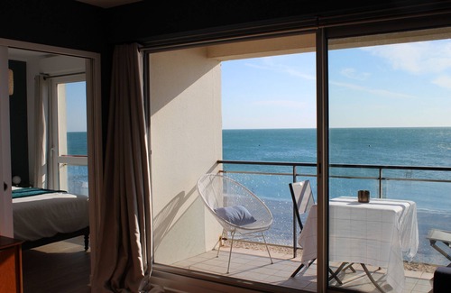 Agon-Coutainville Apartment | EXCEPTIONAL SEA VIEW! IDEAL AS A COUPLE FOR A RELAXING AND COMFORTING STAY.
