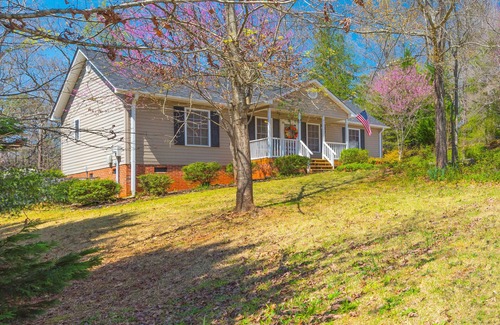 Pickens House | EXCEPTIONAL, SUPER CLEAN! IN THE FOOTHILLS OF THE BLUE RIDGE MTN.! NO ANIMALS!