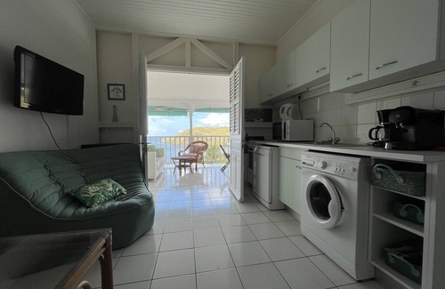 Les Anses-d'Arlets Villa | Exceptional T3 sea view apartment, 5 minutes walk from the beach! And jacuzzi