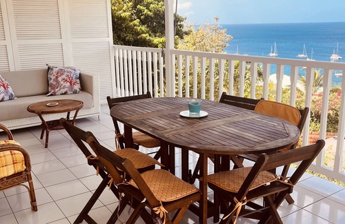 Les Anses-d'Arlets Villa | Exceptional T3 sea view apartment, 5 minutes walk from the beach! And jacuzzi