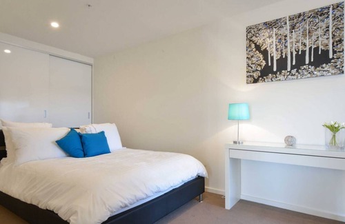 Richmond North Condo | Exceptional View w Huge Balcony, Walk 2 city & MCG