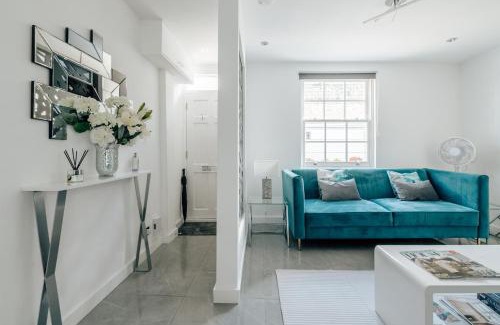 Chelsea Apartment | Exceptional Whole House Chelsea with Roof Terrace