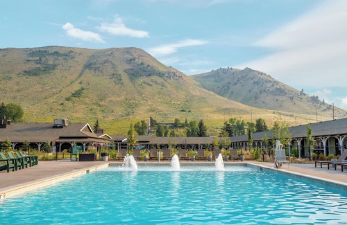 Jackson Apartment | Exciting Outdoor Escapade! Free Parking, Swimming Pool, Pets are Welcome!
