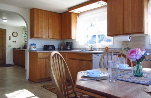 Depoe Bay House | ExcitingView during the StormsWiFiGasFireCovered Parking.Extended stays welcome.
