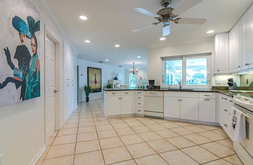 Bonita Springs House | Excl. pool villa-2500sqft- dreamlike location by the lake,5minutes to the beach