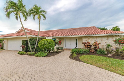 Bonita Springs House | Excl. pool villa-2500sqft- dreamlike location by the lake,5minutes to the beach