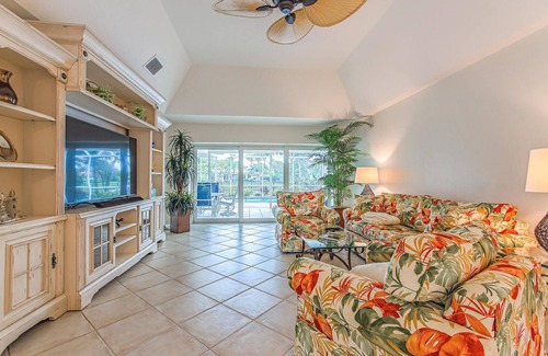 Bonita Springs House | Excl. pool villa-2500sqft- dreamlike location by the lake,5minutes to the beach