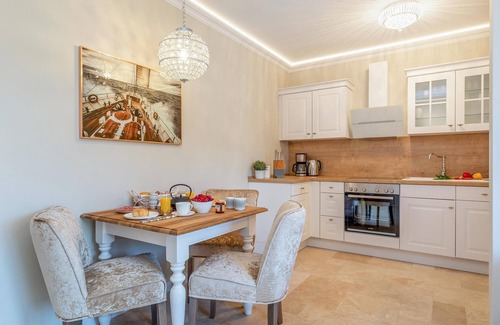 Zingst Apartment | Exclusive vacation apartment in a thatched house for 2 people in the middle of Zingst.