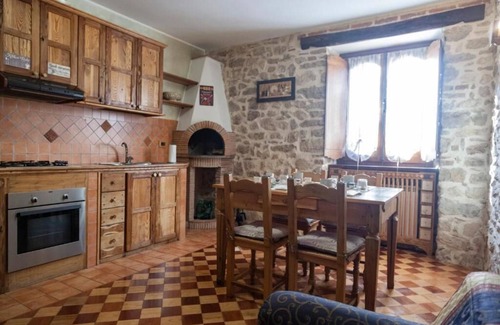 San Polo dei Cavalieri Apartment | Exclusive apartment: medieval charm and modern comfort