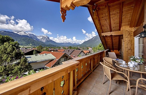 Garmisch-Partenkirchen Condo | Exclusive holiday apartment with a panoramic view